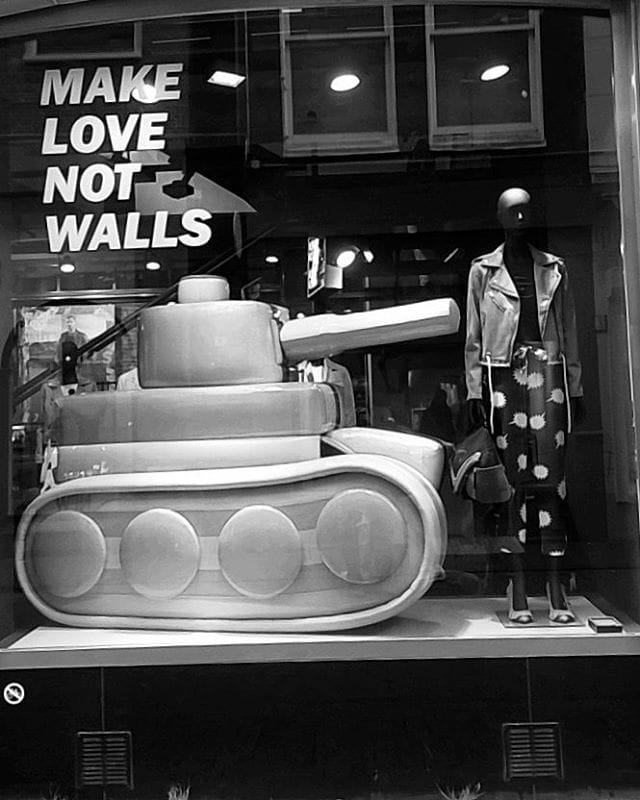 Make love not walls