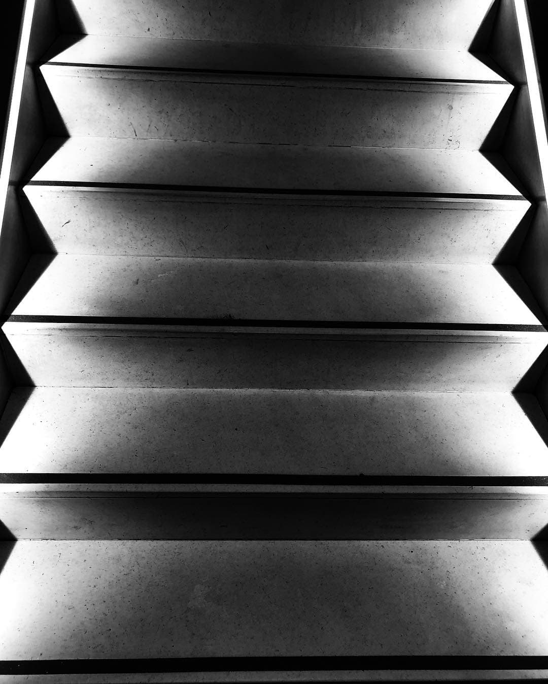 Taking the way up in high contrast