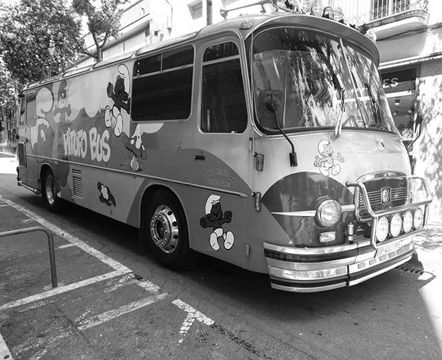 Barcelona smurfs bus