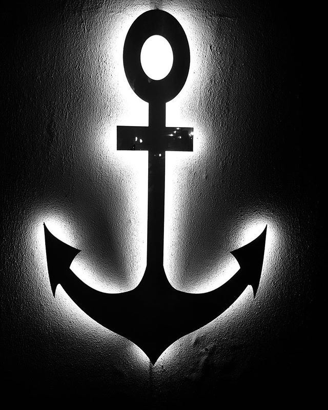 Illuminated ship anchor