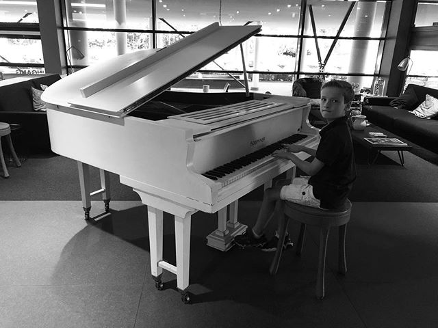Maarten behind the piano